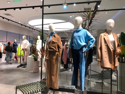 市場(chǎng)緩慢回暖，服裝行業(yè)離